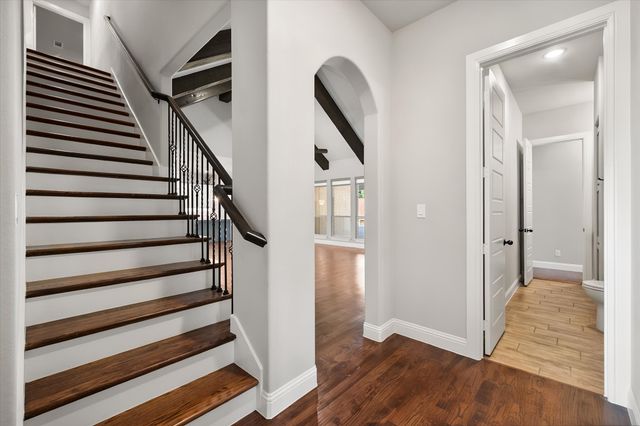 1050 Falcon Nest Drive, Kennedale, TX 76060