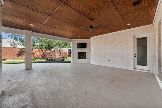1050 Falcon Nest Drive, Kennedale, TX 76060
