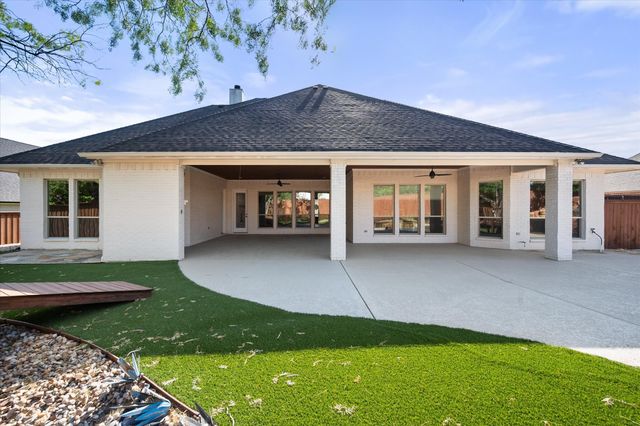 1050 Falcon Nest Drive, Kennedale, TX 76060