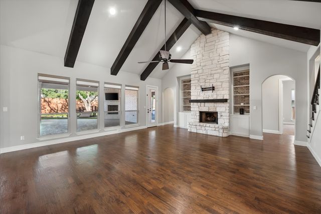 1050 Falcon Nest Drive, Kennedale, TX 76060