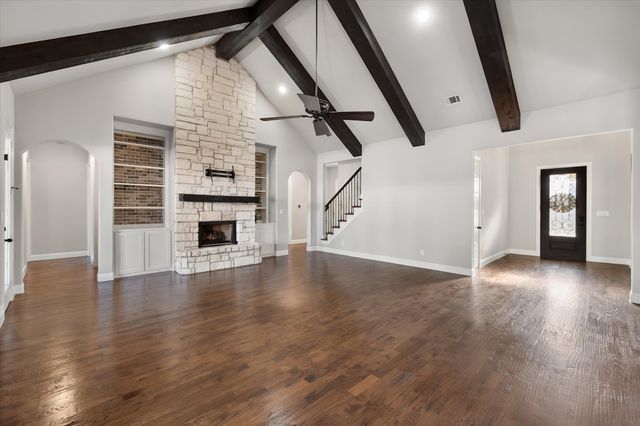 1050 Falcon Nest Drive, Kennedale, TX 76060