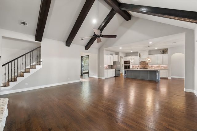 1050 Falcon Nest Drive, Kennedale, TX 76060