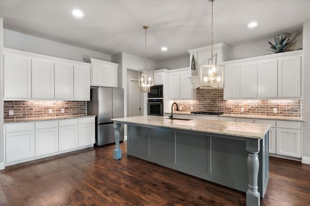 1050 Falcon Nest Drive, Kennedale, TX 76060