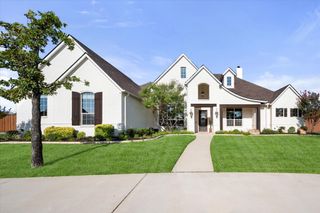 1050 Falcon Nest Drive, Kennedale, TX 76060