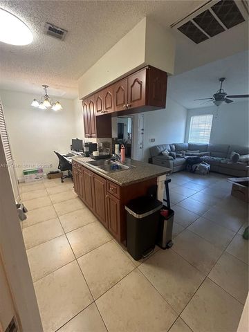 18308 NW 68th Ave G, Hialeah, FL 33015