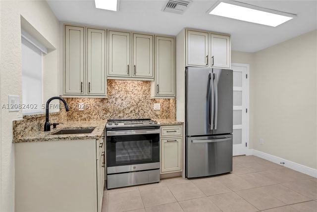 481 E Commercial Blvd, Oakland Park, FL 33334