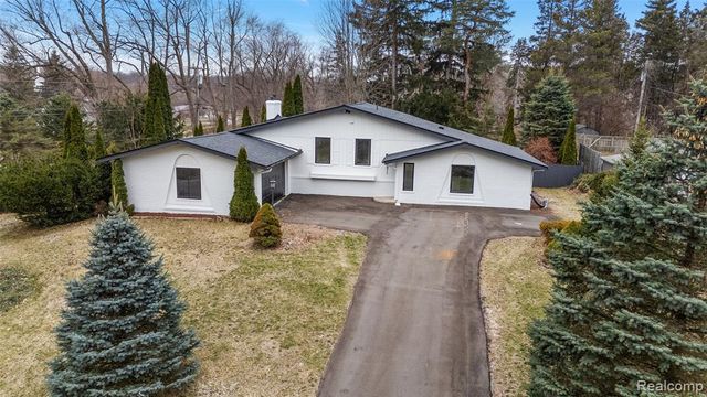 7811 Caberfae Trail, Clarkston, MI 48348