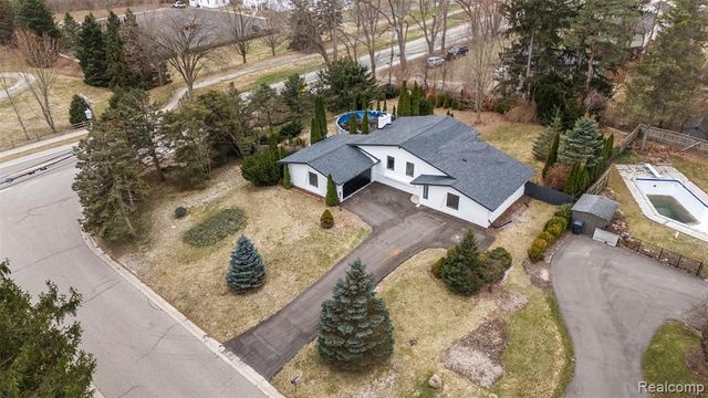7811 Caberfae Trail, Clarkston, MI 48348