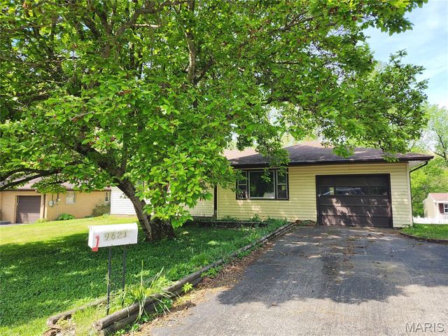 9621 Ridge Heights Road, Fairview Heights, IL 62208