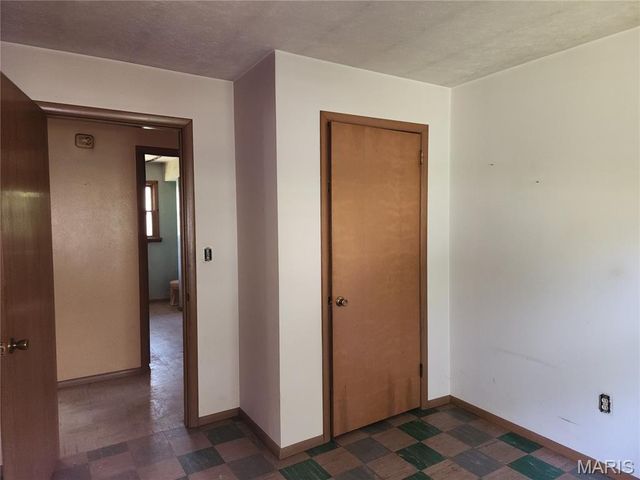 9621 Ridge Heights Road, Fairview Heights, IL 62208