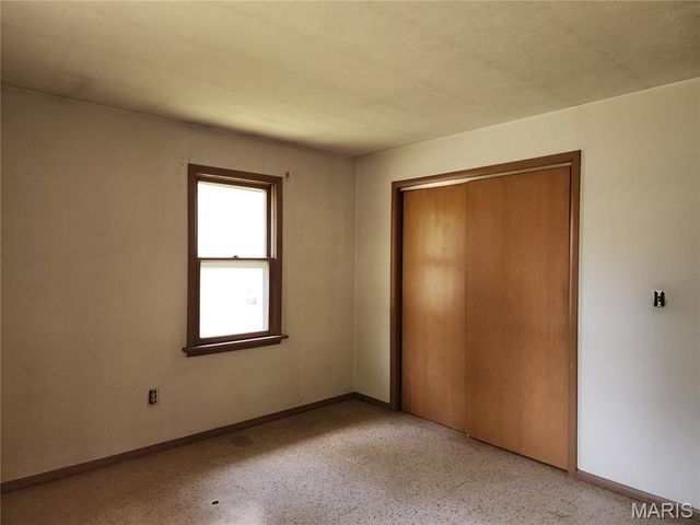 9621 Ridge Heights Road, Fairview Heights, IL 62208