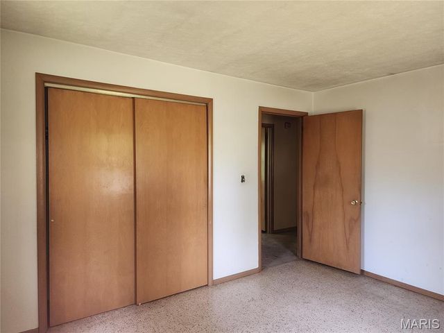 9621 Ridge Heights Road, Fairview Heights, IL 62208