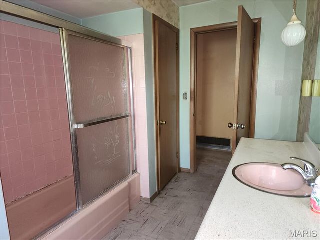 9621 Ridge Heights Road, Fairview Heights, IL 62208