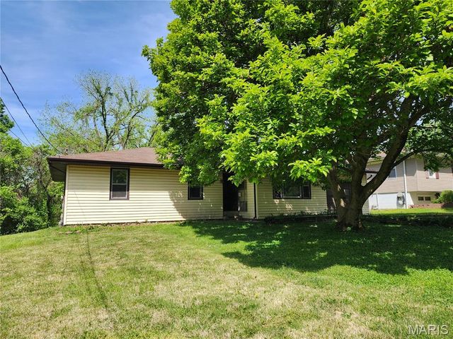 9621 Ridge Heights Road, Fairview Heights, IL 62208