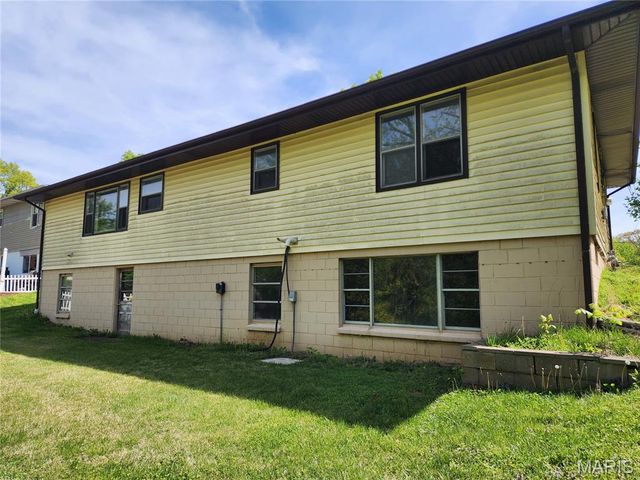 9621 Ridge Heights Road, Fairview Heights, IL 62208