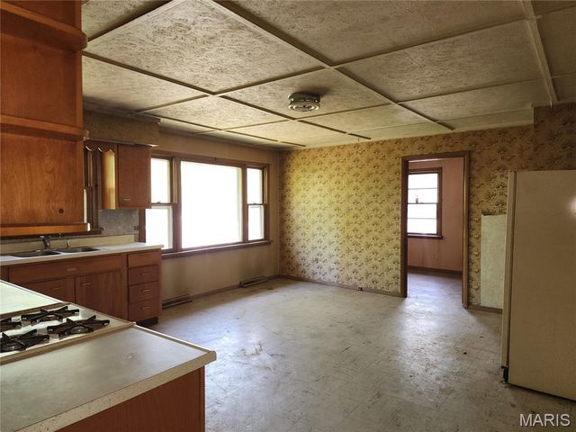 9621 Ridge Heights Road, Fairview Heights, IL 62208