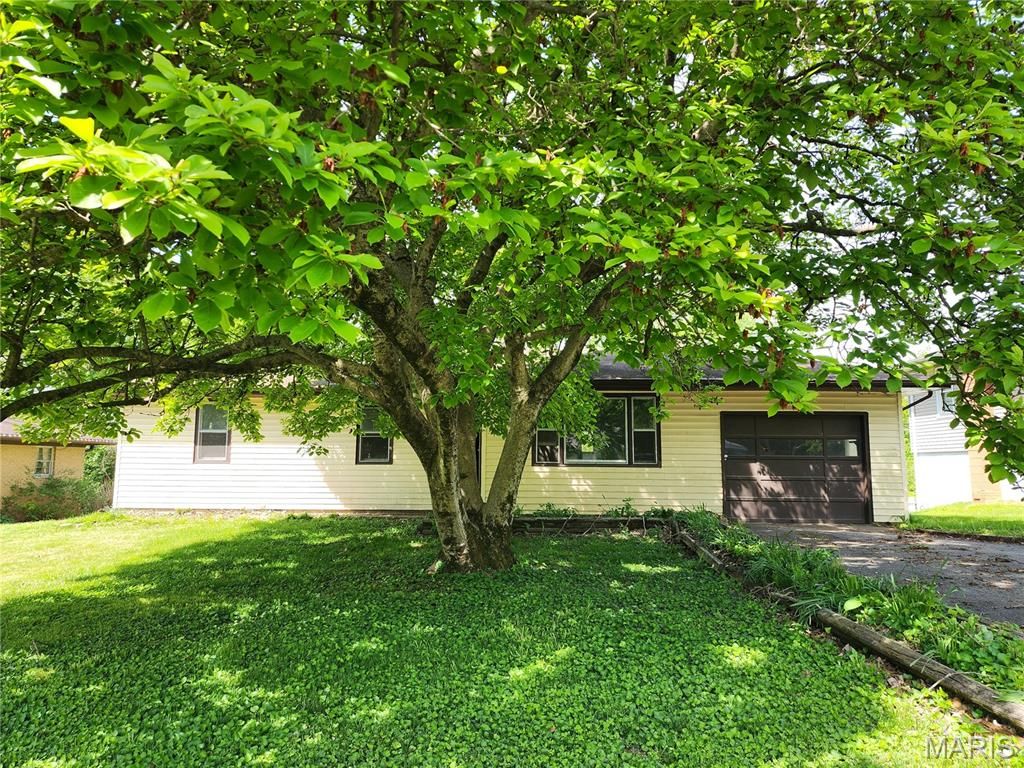 9621 Ridge Heights Road, Fairview Heights, IL 62208