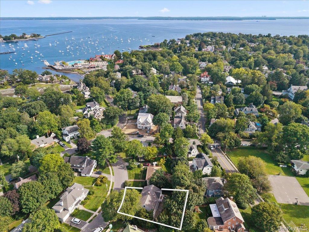 8 Lyons Place, Larchmont, NY 10538 — exterior
