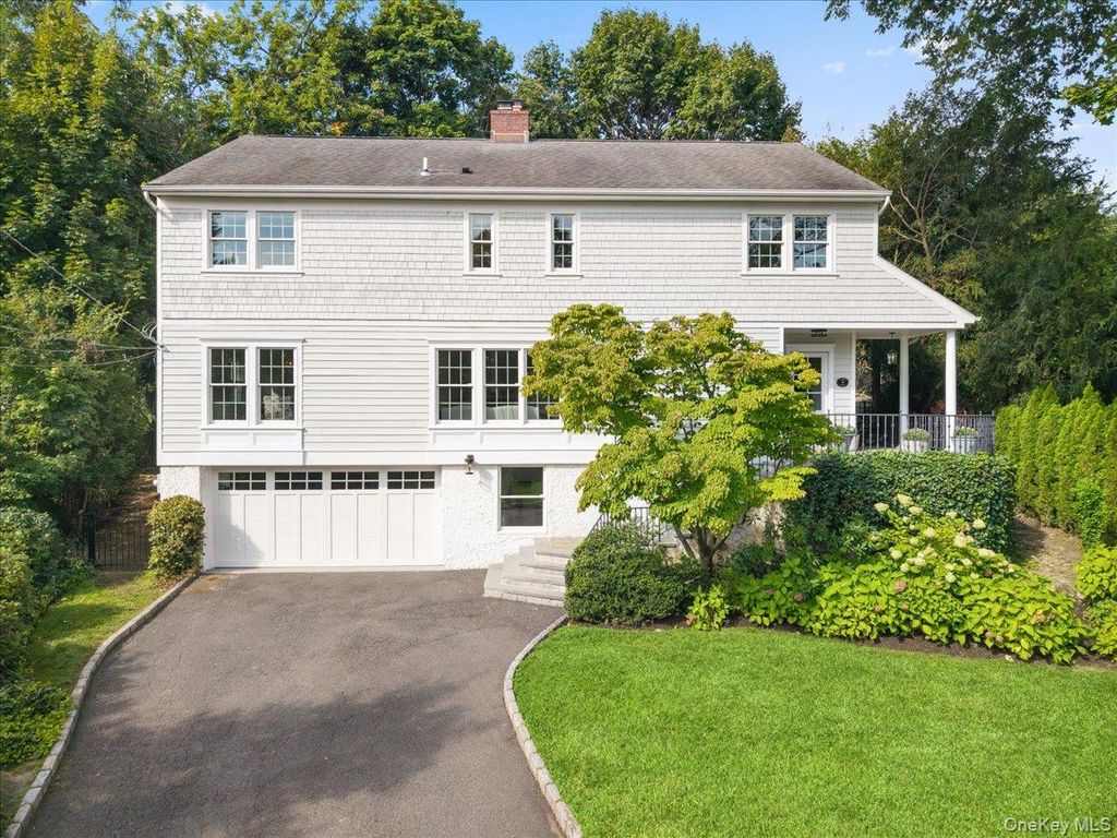 8 Lyons Place, Larchmont, NY 10538 — photo 3
