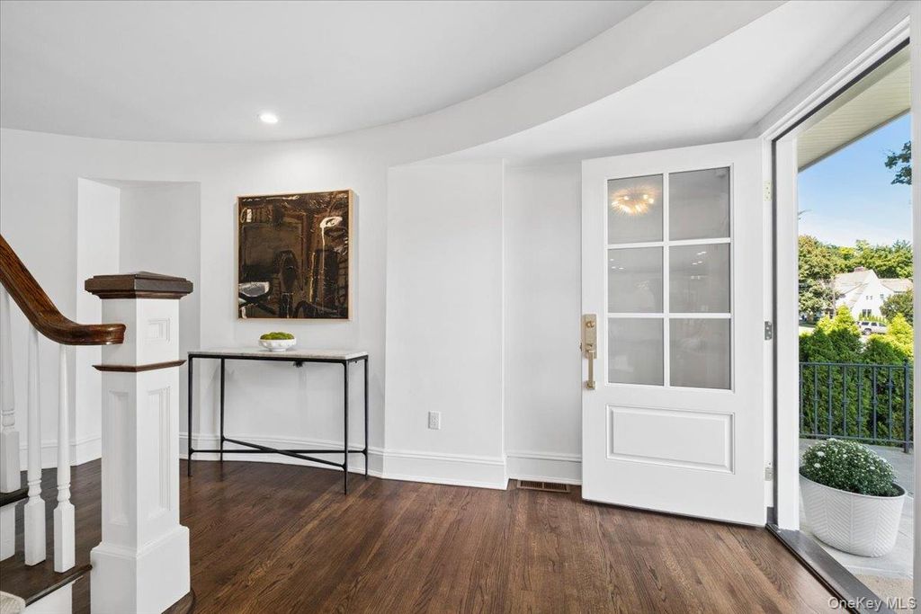 8 Lyons Place, Larchmont, NY 10538 — photo 5