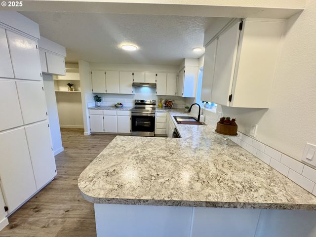 73345 APIARY Rd, Rainier, OR 97048