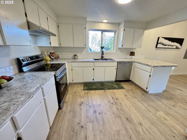 73345 APIARY Rd, Rainier, OR 97048