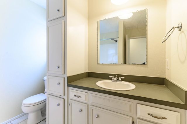 513 Charlyne Drive, Burleson, TX 76028