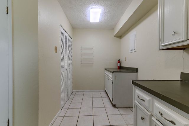 513 Charlyne Drive, Burleson, TX 76028