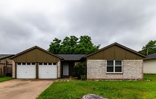 513 Charlyne Drive, Burleson, TX 76028