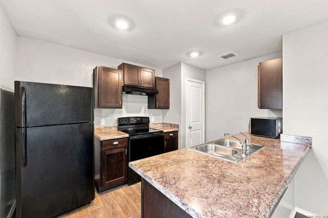 8111 Autares Sq, San Antonio, TX 78252