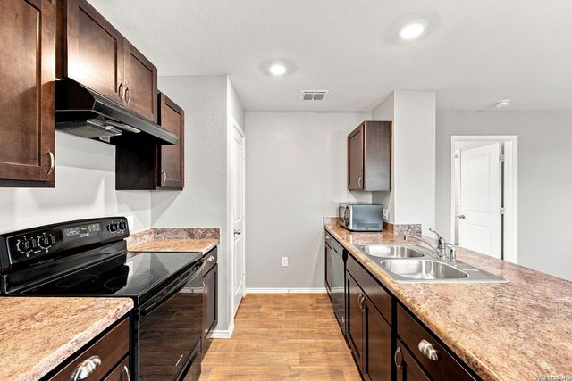 8111 Autares Sq, San Antonio, TX 78252
