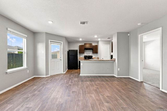 8111 Autares Sq, San Antonio, TX 78252