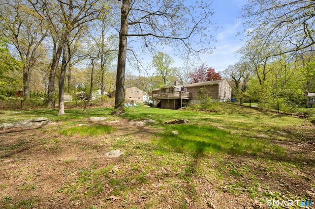 17 Ledgewood Drive, Ledyard, CT 06335