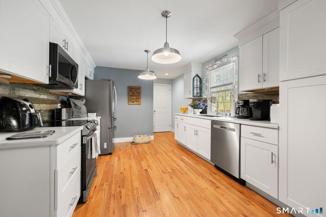 17 Ledgewood Drive, Ledyard, CT 06335