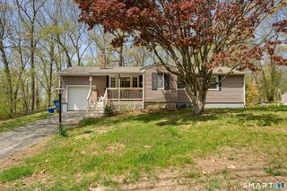 17 Ledgewood Drive, Ledyard, CT 06335