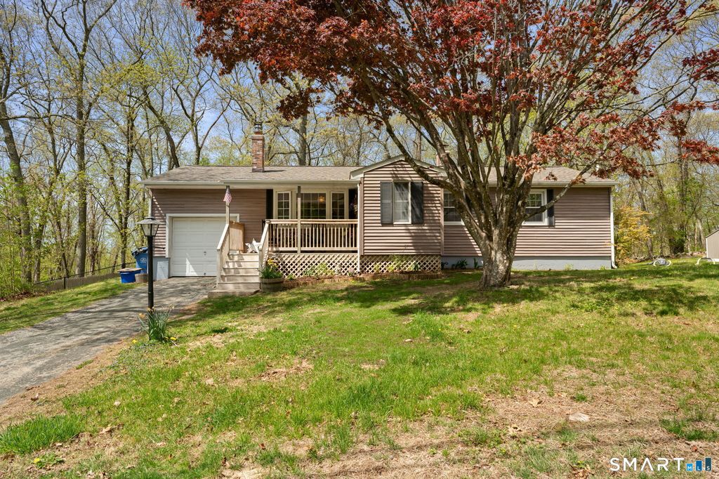 17 Ledgewood Drive, Ledyard, CT 06335