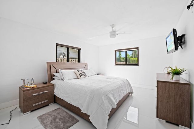 4314 Roosevelt St, Hollywood, FL 33021