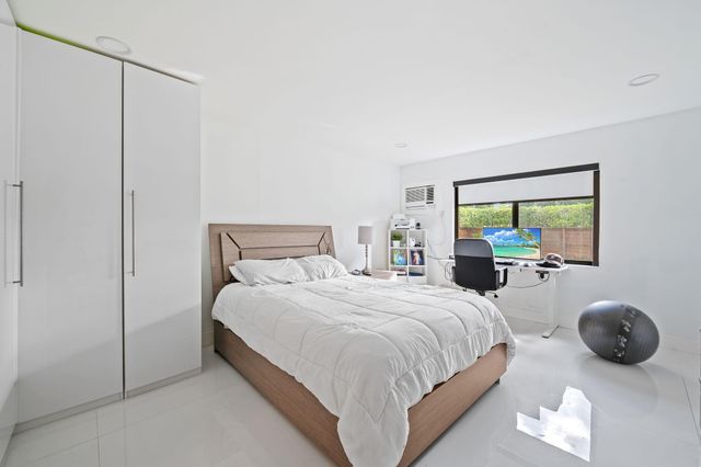 4314 Roosevelt St, Hollywood, FL 33021