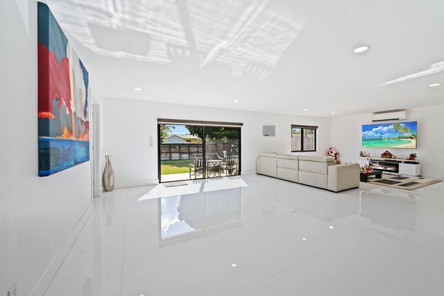 4314 Roosevelt St, Hollywood, FL 33021