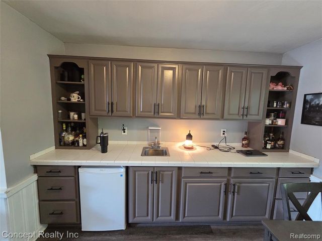 21467 Jewell Court, Grosse Ile, MI 48138