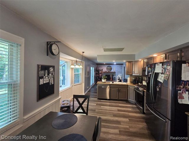 21467 Jewell Court, Grosse Ile, MI 48138
