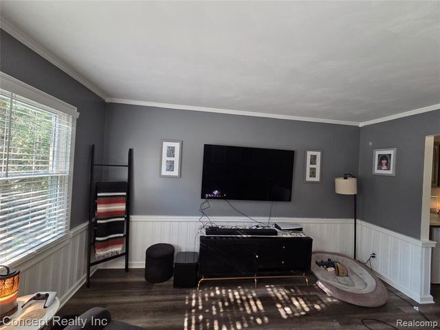 21467 Jewell Court, Grosse Ile, MI 48138