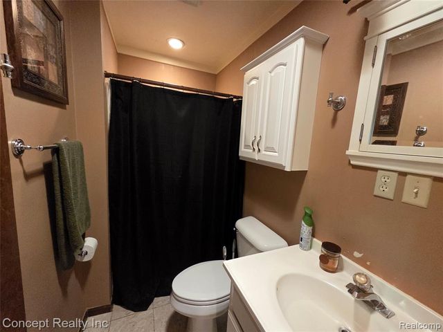 21467 Jewell Court, Grosse Ile, MI 48138
