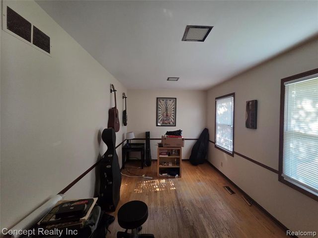 21467 Jewell Court, Grosse Ile, MI 48138