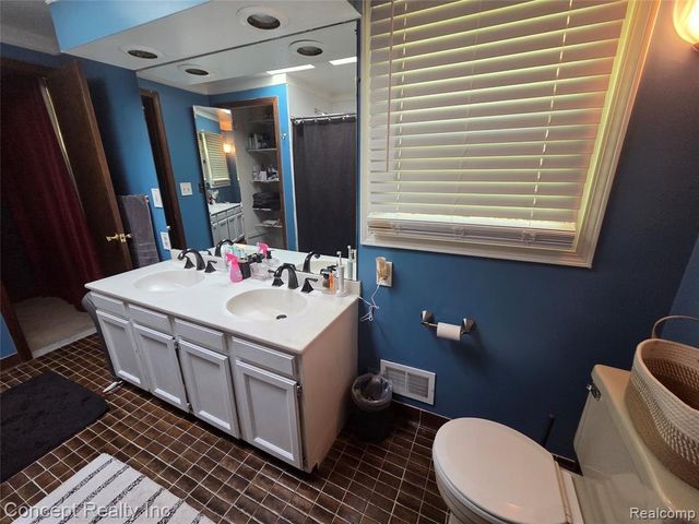 21467 Jewell Court, Grosse Ile, MI 48138