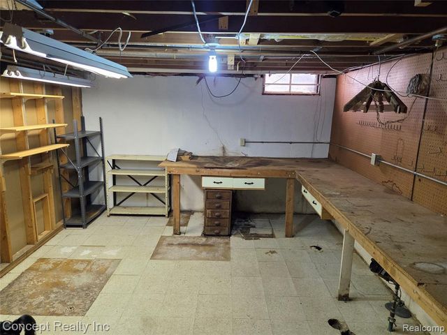 21467 Jewell Court, Grosse Ile, MI 48138