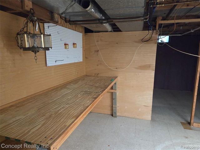 21467 Jewell Court, Grosse Ile, MI 48138