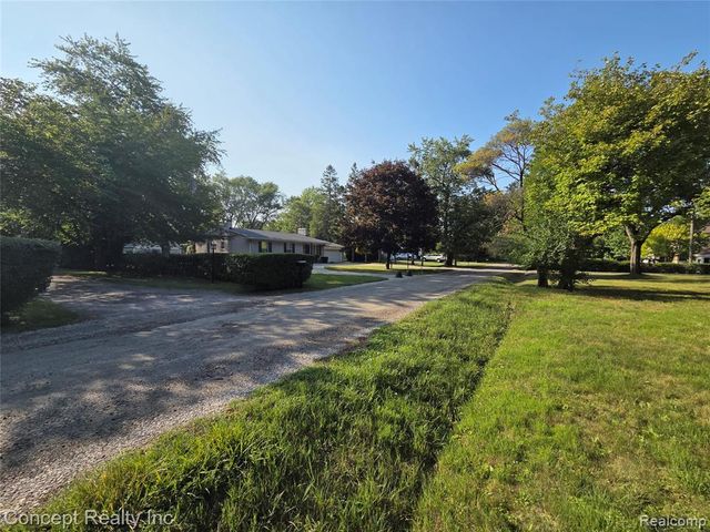 21467 Jewell Court, Grosse Ile, MI 48138