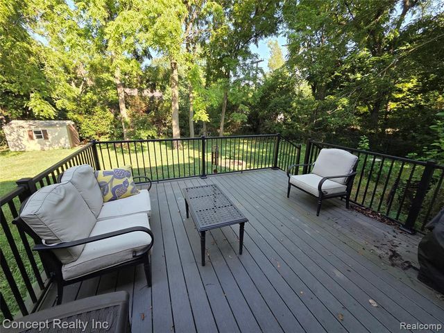 21467 Jewell Court, Grosse Ile, MI 48138