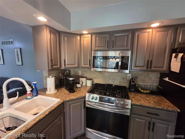 21467 Jewell Court, Grosse Ile, MI 48138